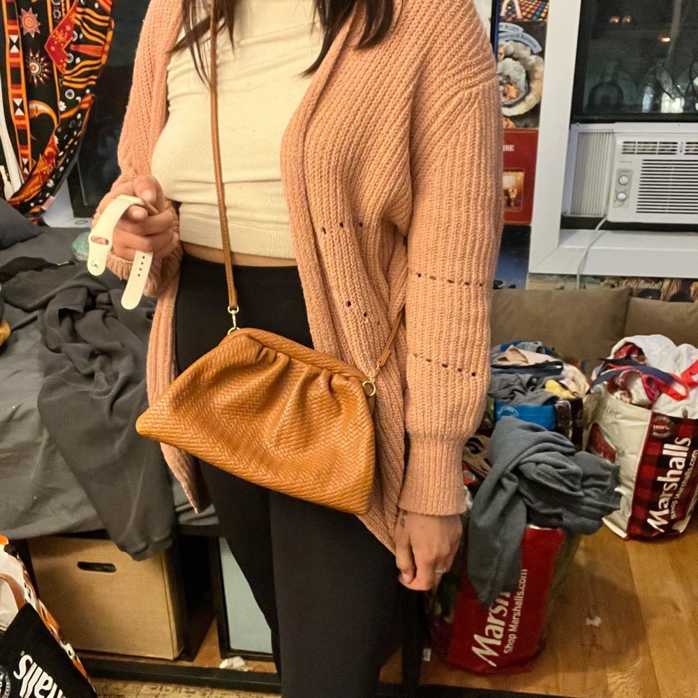 tan snap close hobo bag!
